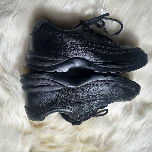 Clarks Black Sneakers Comfortable Stylish Footwear - Picture 5 of 8